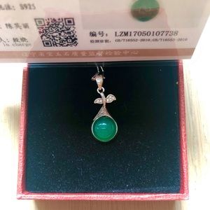 NWT Green Jade Pendant Necklace